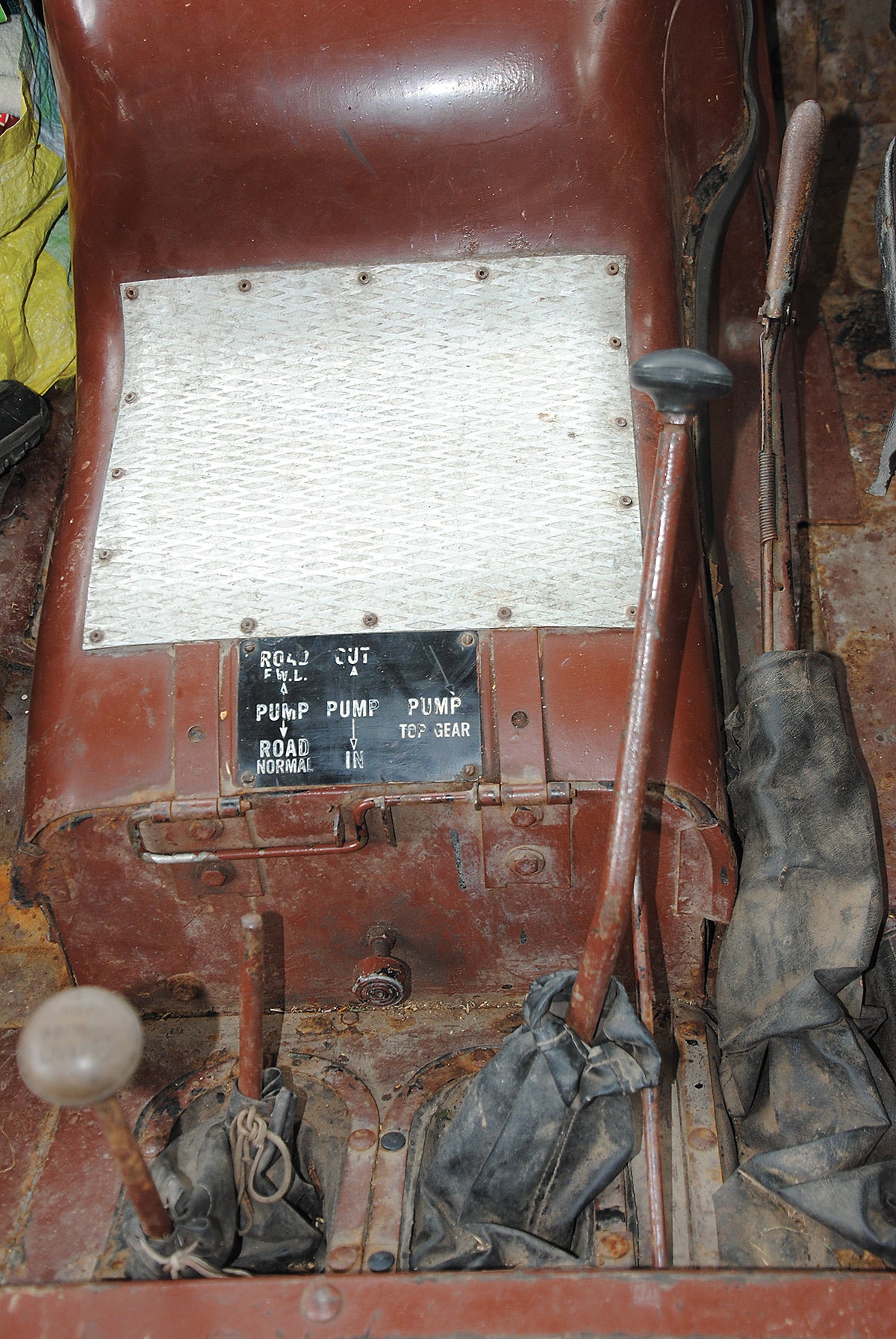 Controls for the on-board Sigmund pump which the driver would have been responsible for operating.