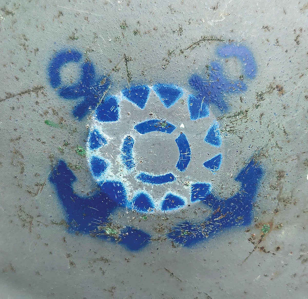 A close-up of the ROC Navy stencil.