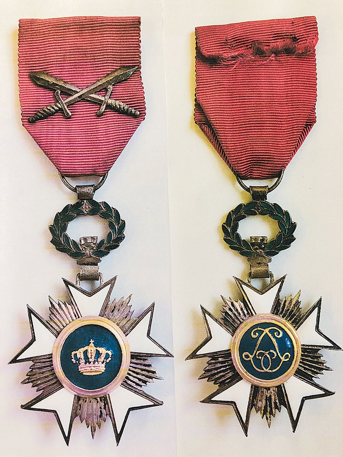 The 40mm x 40mm Order of the Crown. The obverse exhibits a gold crown and the reverse a face-to-face monogram “L” for King Leopold II.