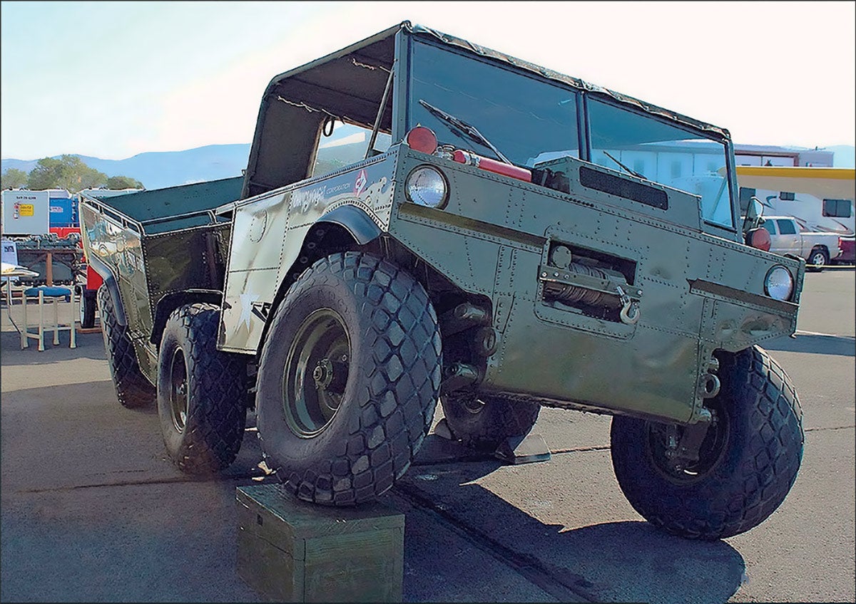 A contract was offered to the Chance-Vought Aircraft Company to develop a six-wheel-drive articulated machine. Chance-Vought discarded the Metrac’s hydraulic suspension in favor of independent coil springs on the front and rear axles with a swing-arm setup similar to that of the M151 MUTT, while the center axle used a traverse leaf spring. Possibly because Chance-Vought was an aircraft company, this vehicle had an all-aluminum body. It was powered by a Chevrolet Corvair six-cylinder “pancake” air-cooled engine. The Chance-Vought vehicle also featured a new articulation coupling between the tractor unit and the cargo body. This coupling was designed by Roger L. Gamaunt, hence the name “Gama”.