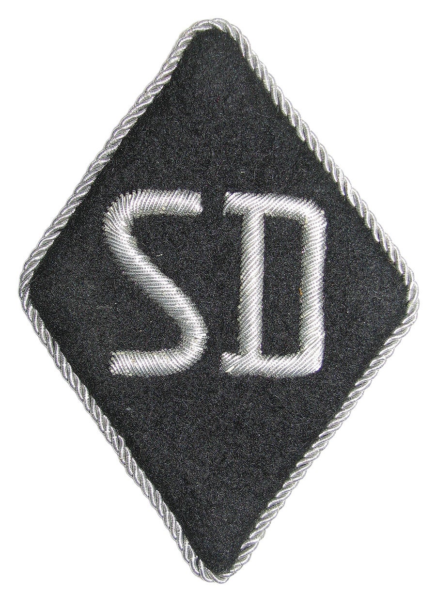 A striking officer’s SD Raute (diamond patch) with silver bullion thread.