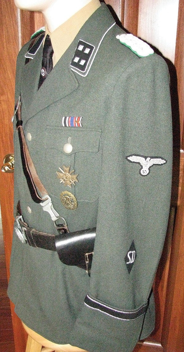 The side view shows the green underlay (of the shoulder boards, the bullion SS style eagle and swastika, and the SD diamond and the blank silver bordered cuff title worn by members of the SD.