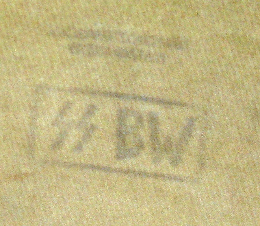 The inside of the tunic shows a bandage pouch with button closing and is stamped “SS-BW” (“SS-Bekleidungswerke” – SS clothing works).