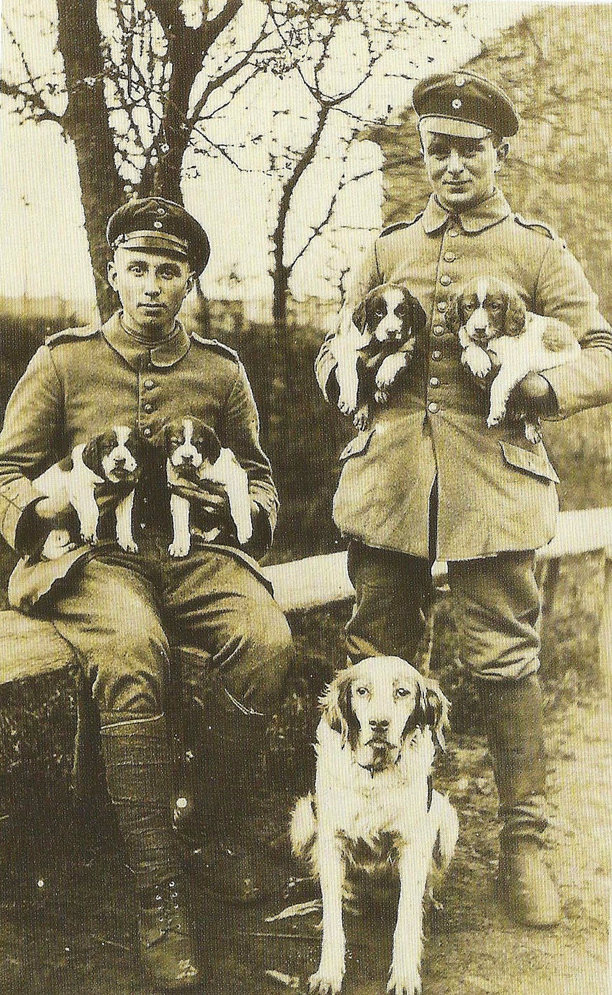 German soldiers in WWI with their mascots.