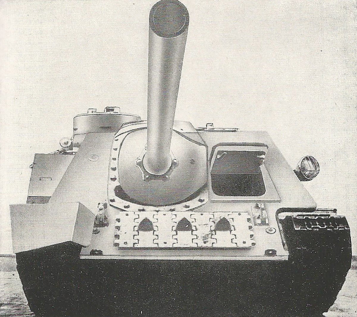 The SU-100 had a low silhouette which made it an ideal tank destroyer from and ambush position with its powerful main armament. The vehicle lacked secondary armament for self-defense.