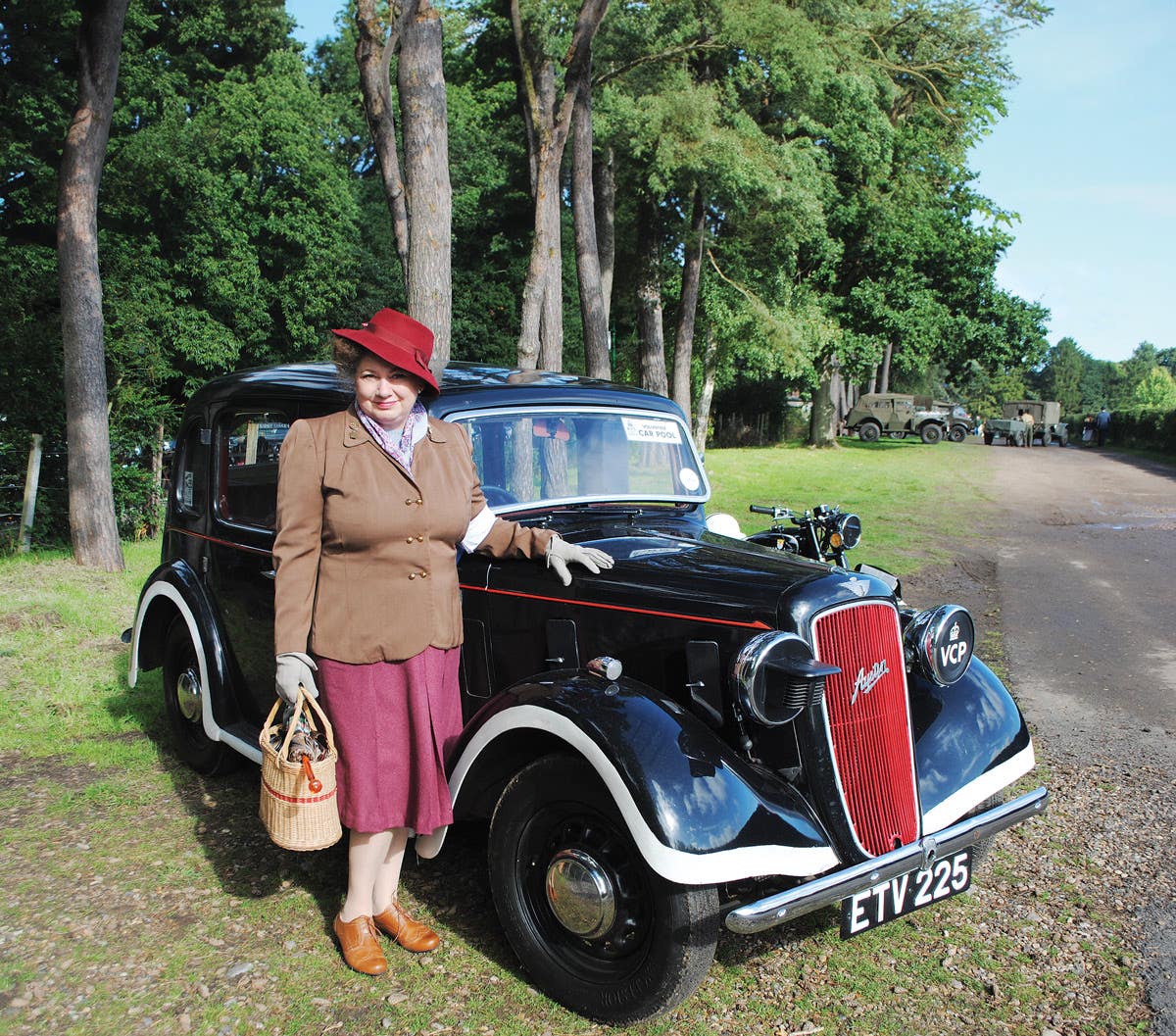 A re-created WVS “housewife” typical of the period. She is seen here standing by an Austin 10 Cambridge.