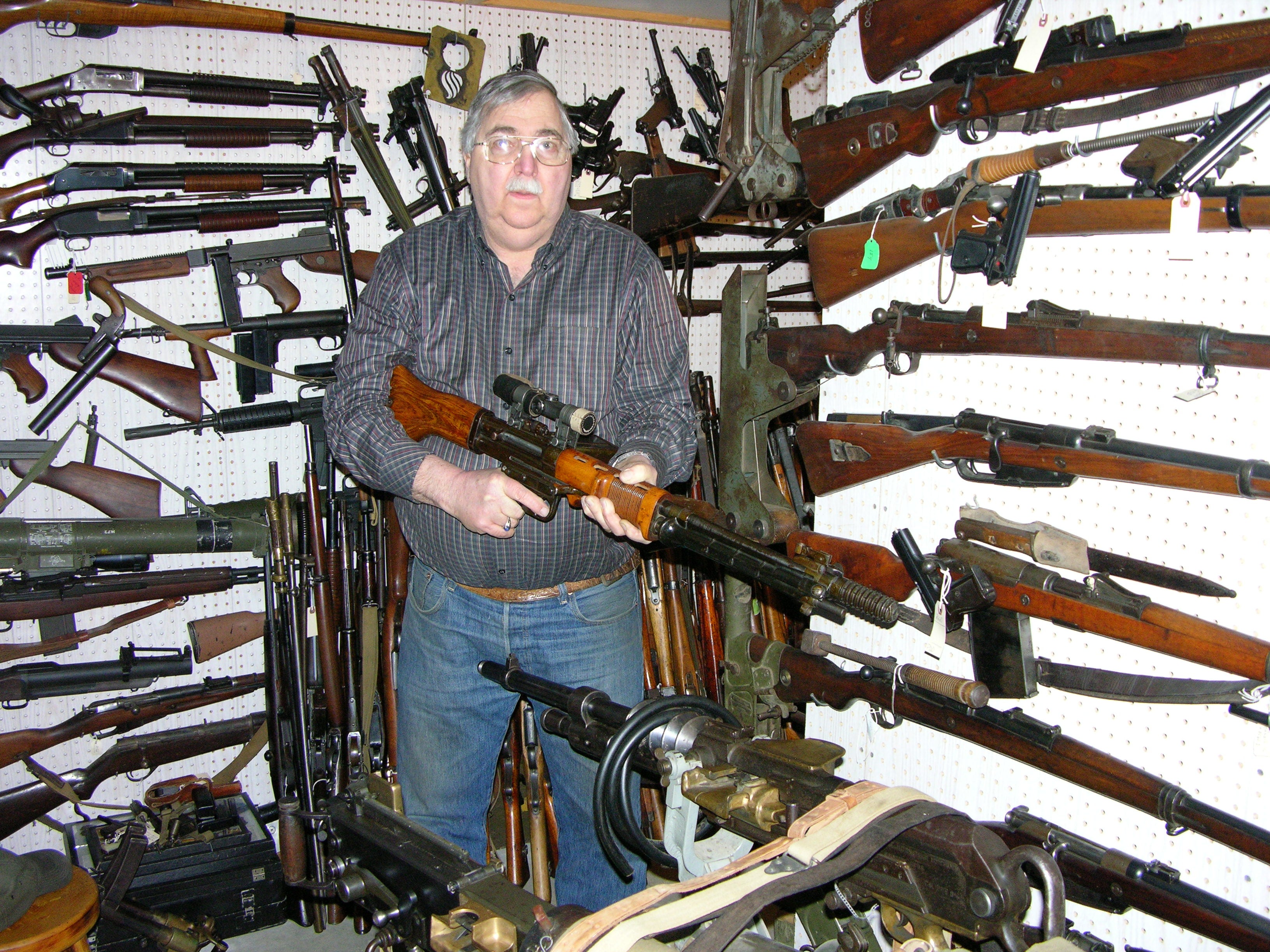 hayes-otoupalik.jpg