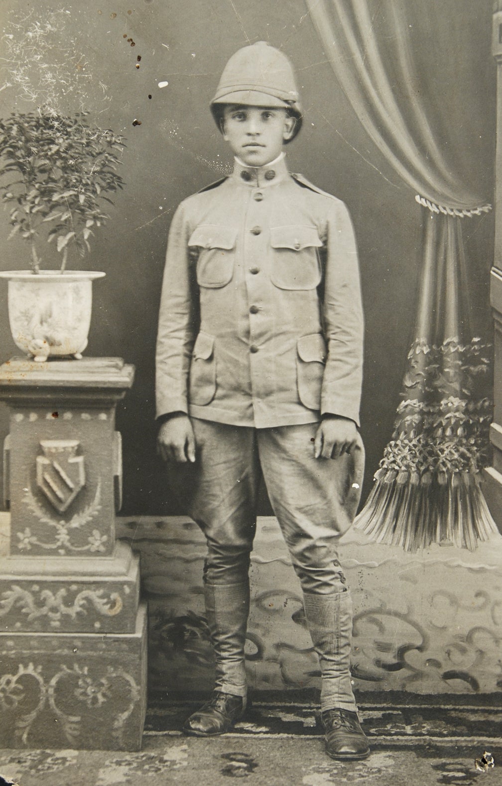 1902-uniform-and-sun-helmetred.jpg
