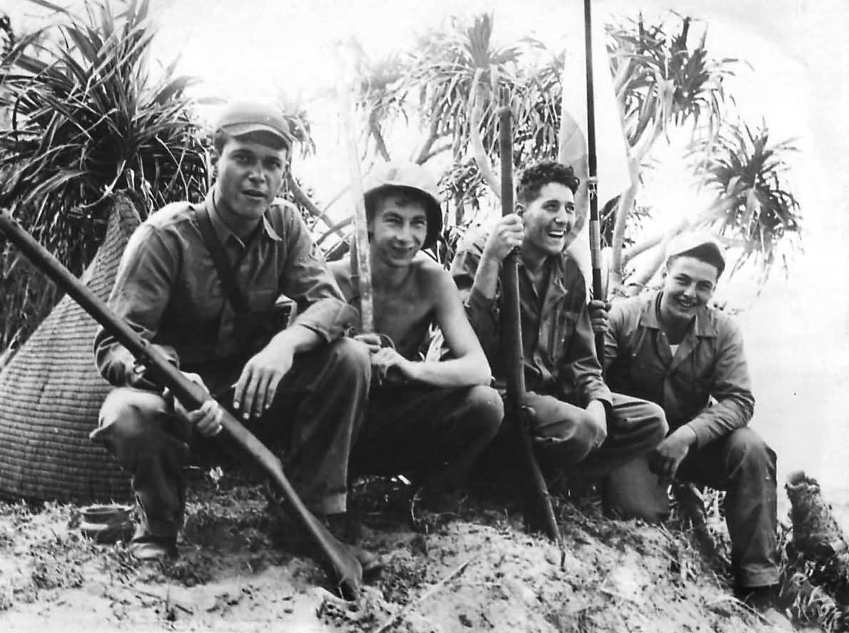 marines-with-japanes-souvenirs.jpg