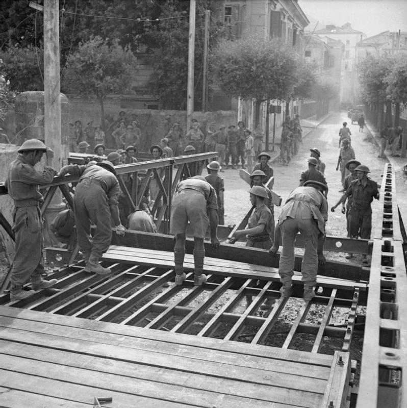 the_british_army_in_italy_1943_na7082.jpg