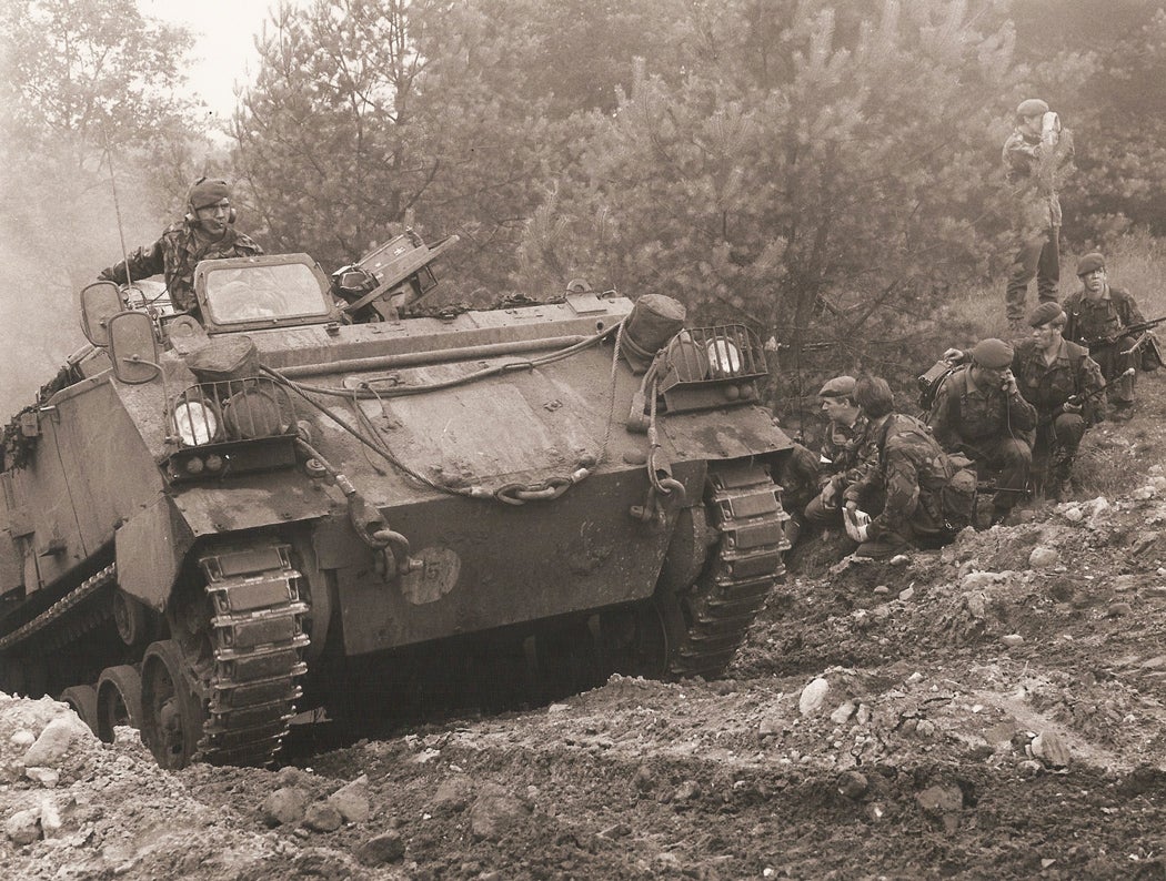2-1st-btn-welsh-guards-in-soltau-west-germany-1985-fv432.jpg