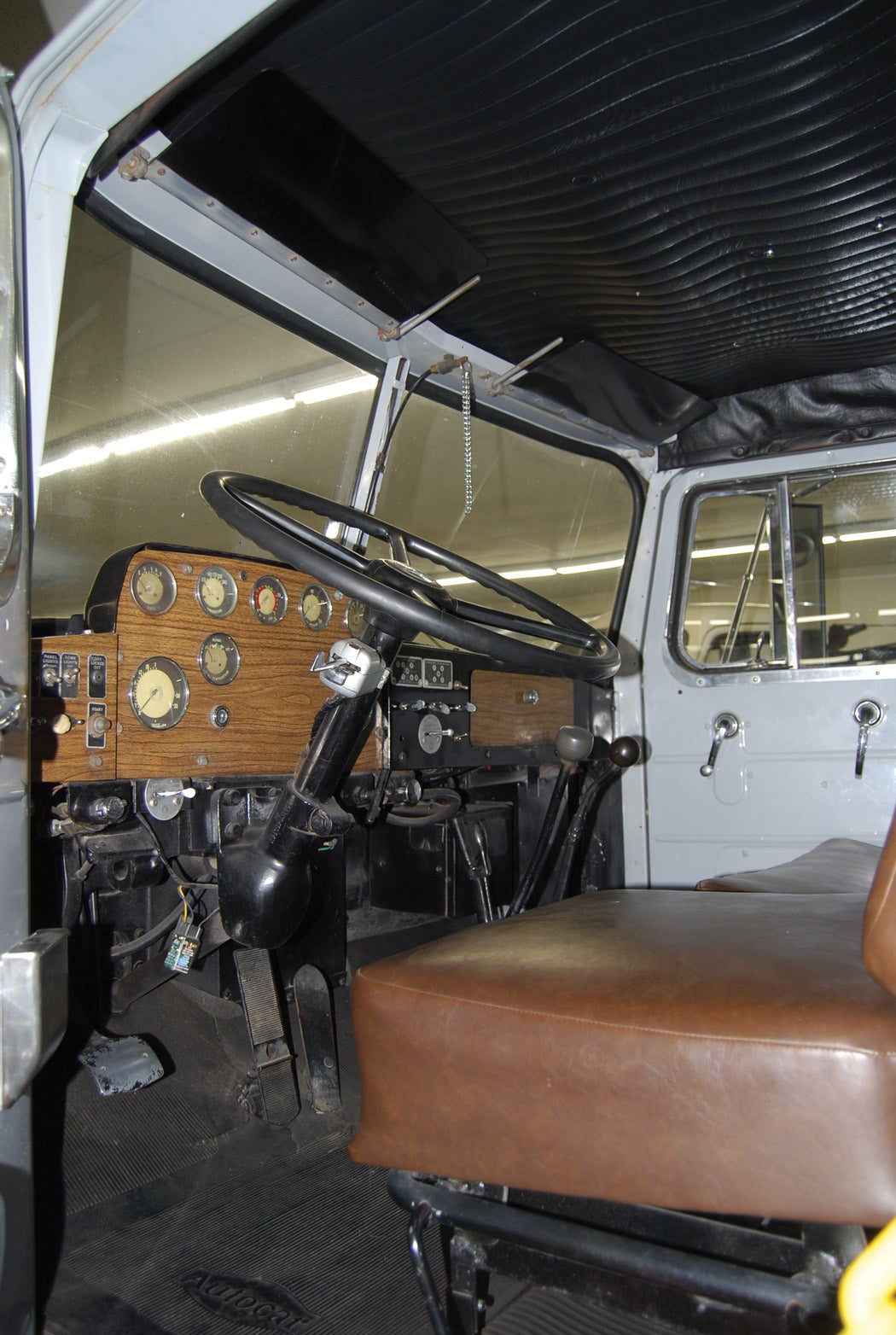 massive-military-wrecker-photo-05.jpg