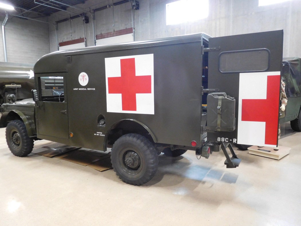 photo-03-kaiser-jeep-m-725-ambulance-without-winch.jpg