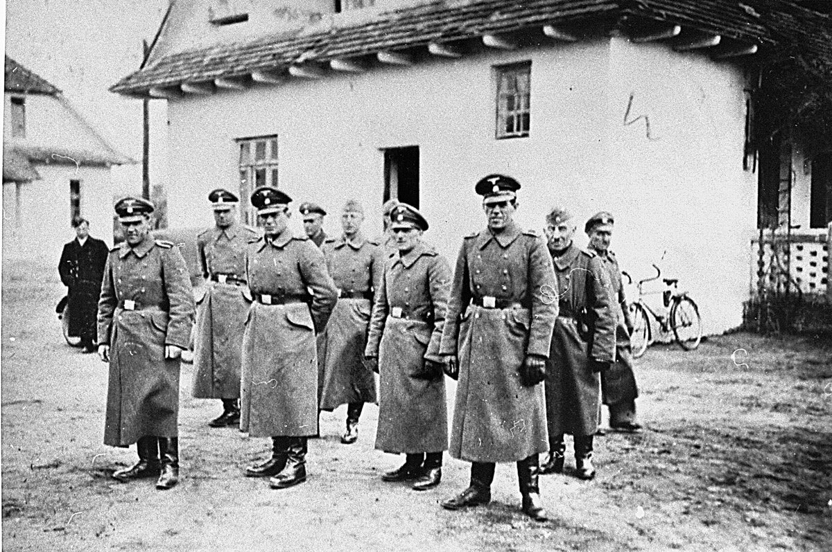belzec_-_ss_staff_1942.jpg