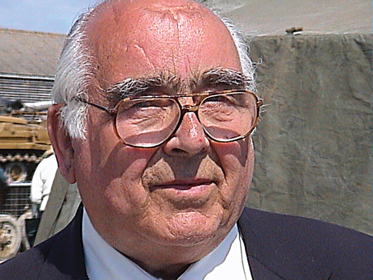 in-3-joe-ekins-destroyed-michael-wittmanns-tiger-in-normandy.jpg