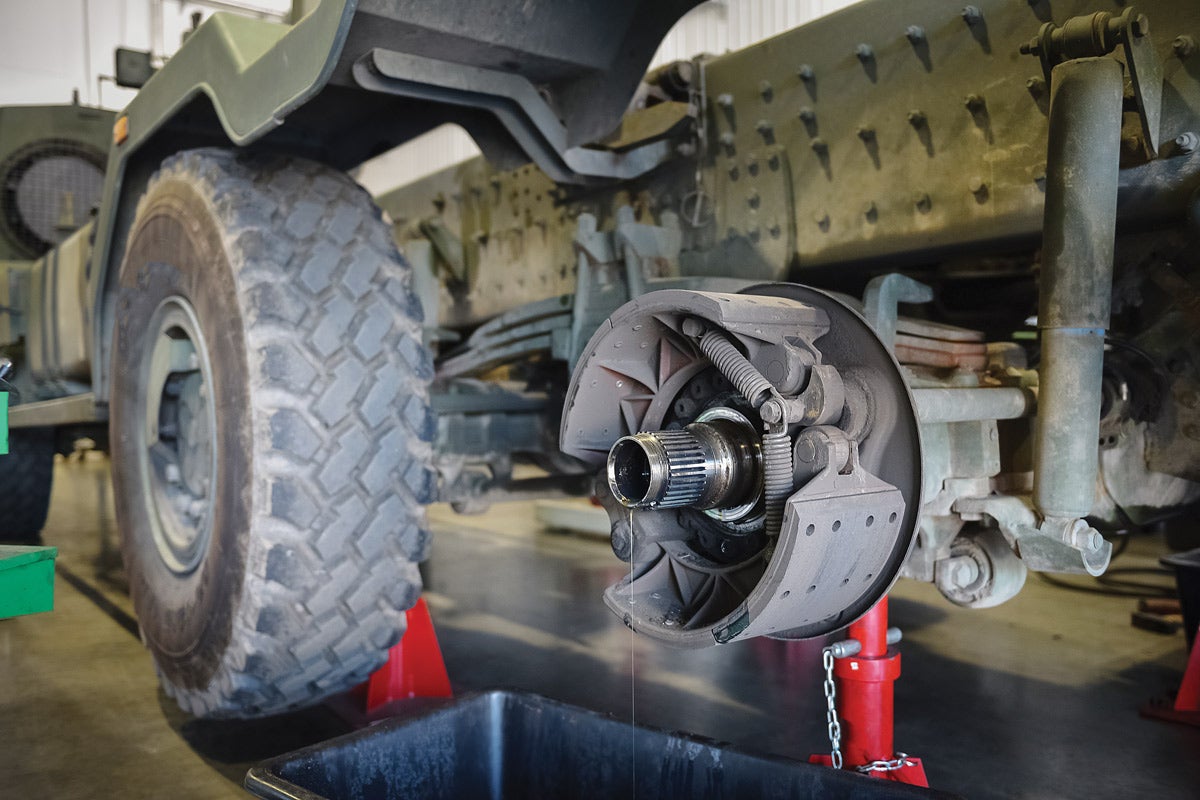 draining-gear-oil.jpg